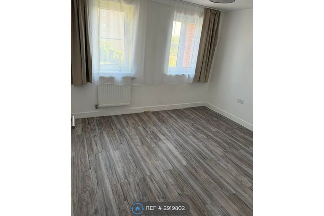 Blackthorn Avenue, Chigwell photo 5