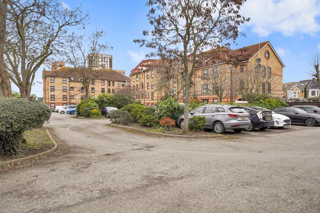 7 Latchingdon Court, 26 Forest Road, London, E17 6JT - listing photo