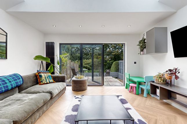 119, Westland Drive, Glasgow photo 4