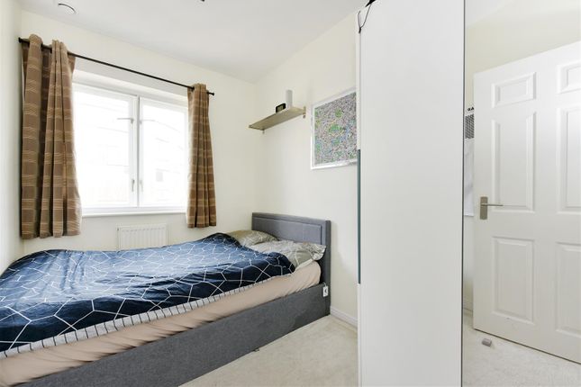 Flat for sale in Island Row, Limehouse