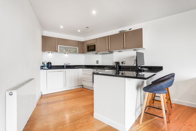 Flat for sale in Wharf Approach, Leeds