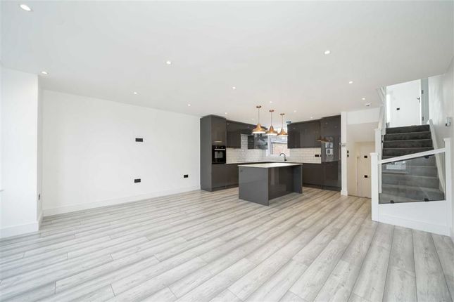 Flat for sale in Pine Road, London