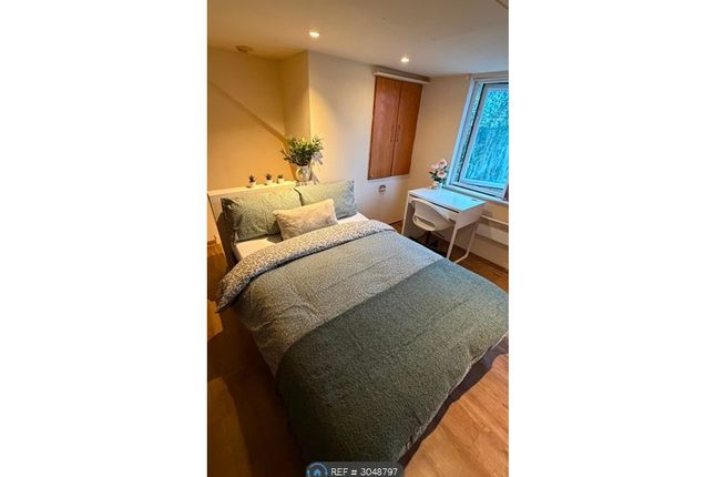 Middleham Road, London photo 2