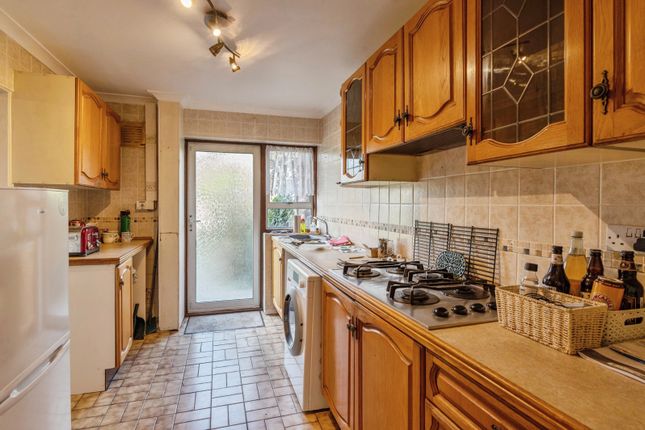 90, Audley Way,, Basildon photo 3