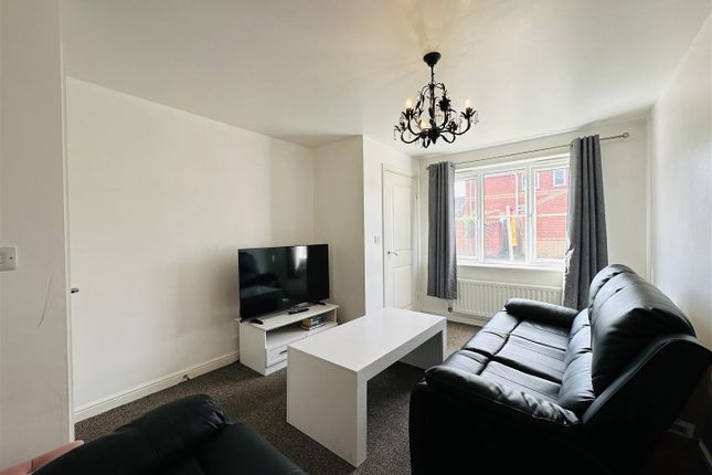 56, Oak Avenue, Goole photo 3