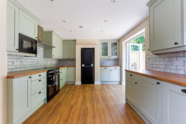 14, Beechwood Close, Berkshire photo 2