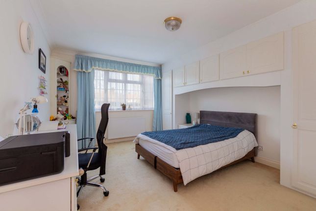 Penn Haven, Oak End Way, Gerrards Cross photo 4
