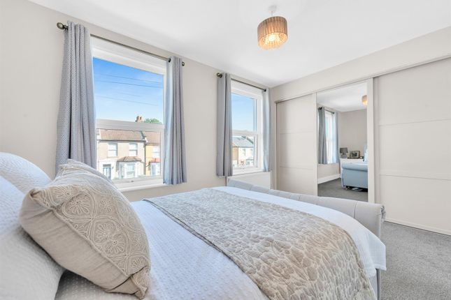 105, Grangehill Road, London photo 4