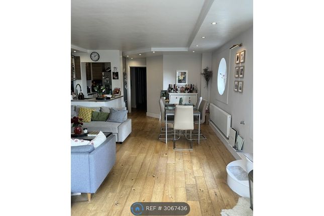 Flat, Cascades Tower Includes Heating  Water Westferry Road, London photo 4
