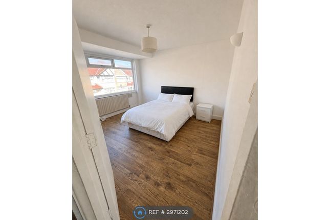 Stanley Park Drive, Wembley photo 3