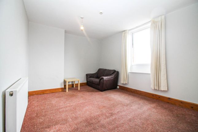 Flat 3, 9, Dixon Lane Road, West Yorkshire photo 4