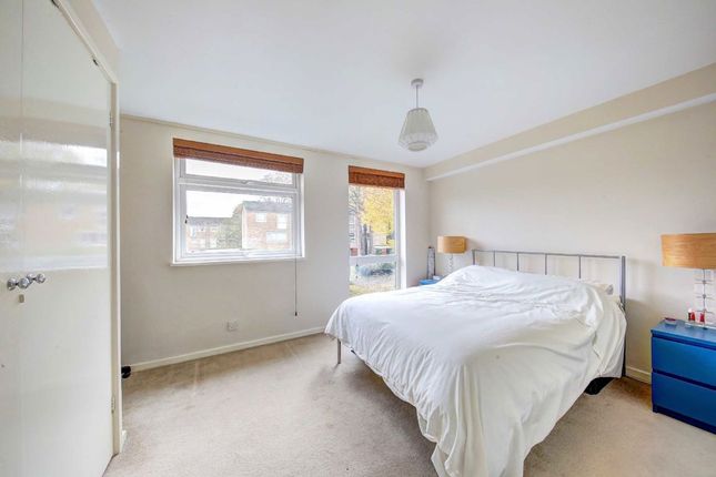 69, Harrowdene Gardens, Teddington photo 4