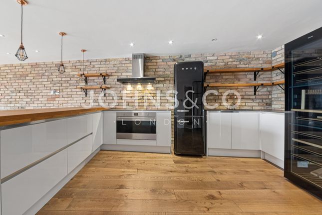Flat 1 122, Wapping High Street, London photo 4