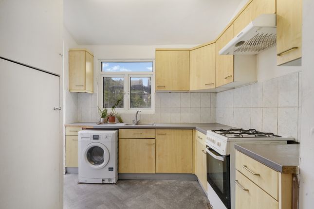 Northcott Avenue, Wood Green photo 4