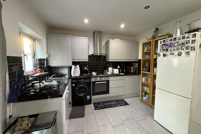 Four Bedroom House Ideal For Working Families- Â£2800 Pcm