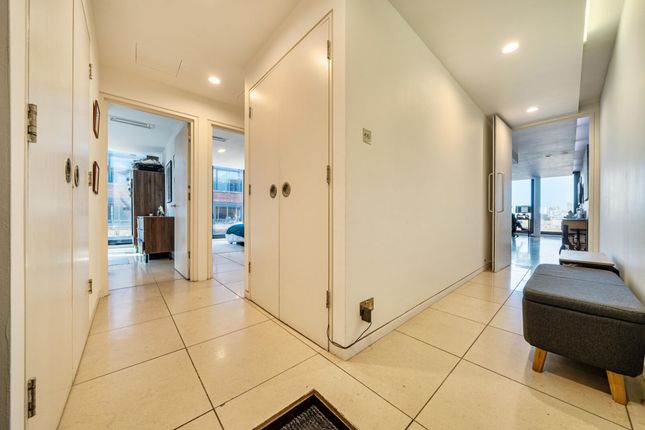 Flat 502, Block B, London photo 5