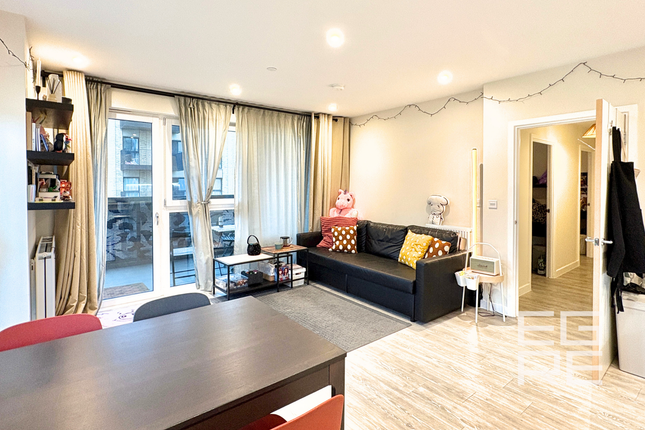 65, Alder Point, London photo 2