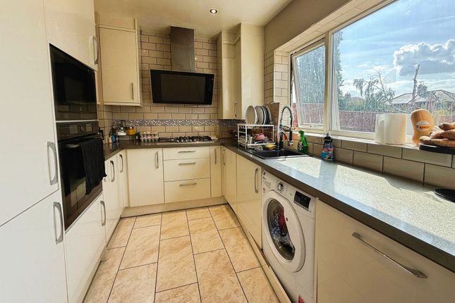 6, Highfield Avenue, Lincolnshire photo 3