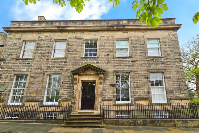 Flat to rent in Highmount House, High Street