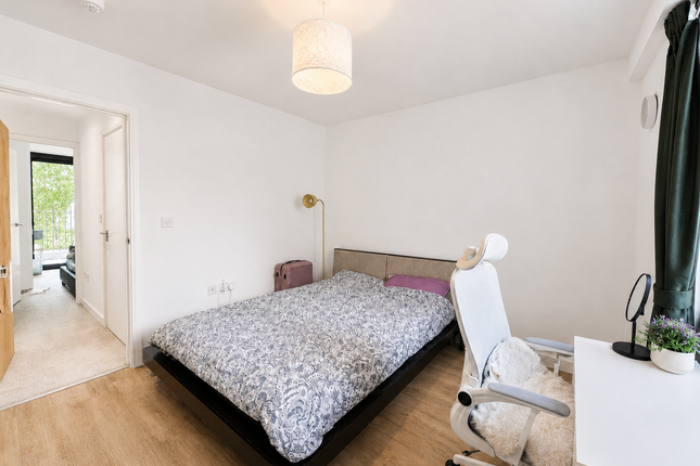 Kingfisher Heights, Bramwell Way, London photo 2