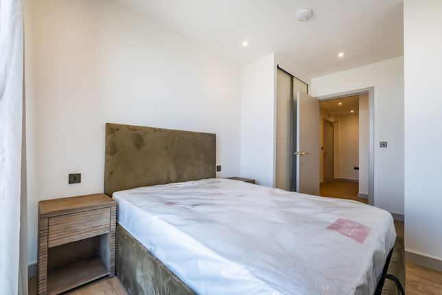 128, The Eades, 11 Selborne Road, London photo 4