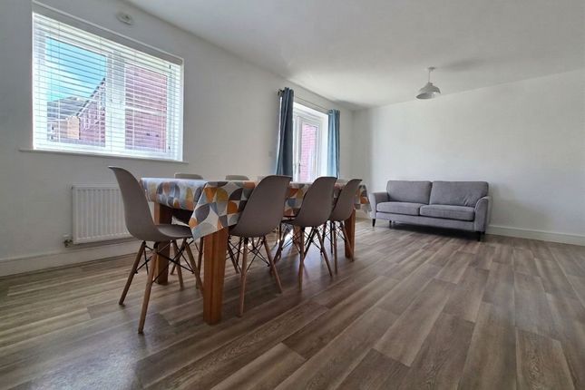 10 Tawny Drive, Scarborough photo 3
