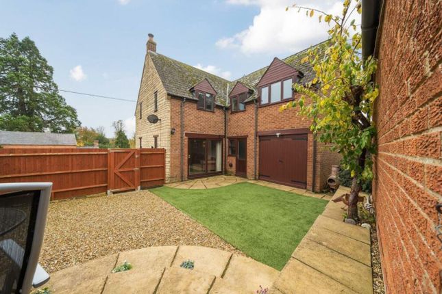 1, Wappenham Road, Helmdon photo 4