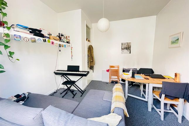 Flat 2, 45 Nevill Road, London photo 3