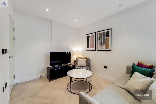 Flat for sale in Luxe Tower, London