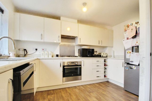 22 Greycing Street, Swindon photo 2