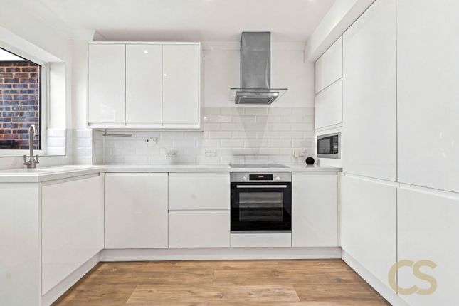 214 Longfield Lane, Cheshunt, Hertfordshire photo 4