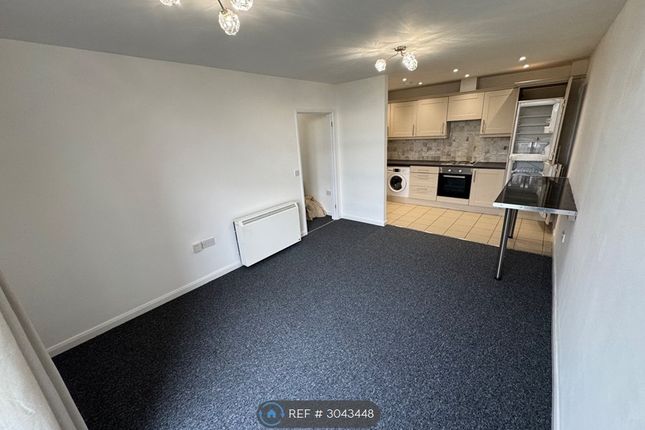 Flat, Lyme Place King St, Dukinfield photo 2
