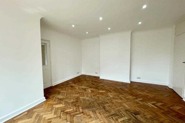5, Ethorpe Crescent, Gerrards Cross photo 3