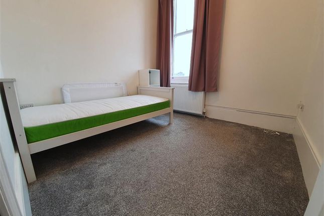 Flat to rent in Station Street, Burton-On-Trent