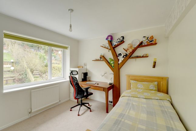 End terrace house for sale in Lakers Rise, Banstead