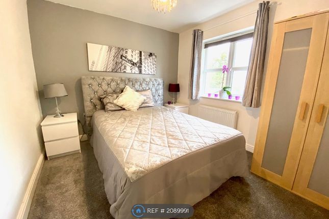Thumbnail Flat to rent in Glendevon Close, Manchester