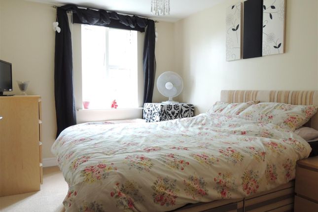 Flat to rent in Springly Court, Grimsbury Road, Kingswood, Bristol