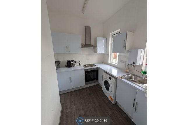 Flat, Irving St, Southport photo 2