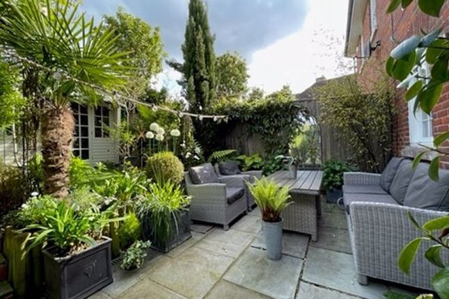 Town house for sale in Blue Dragon Yard, Beaconsfield