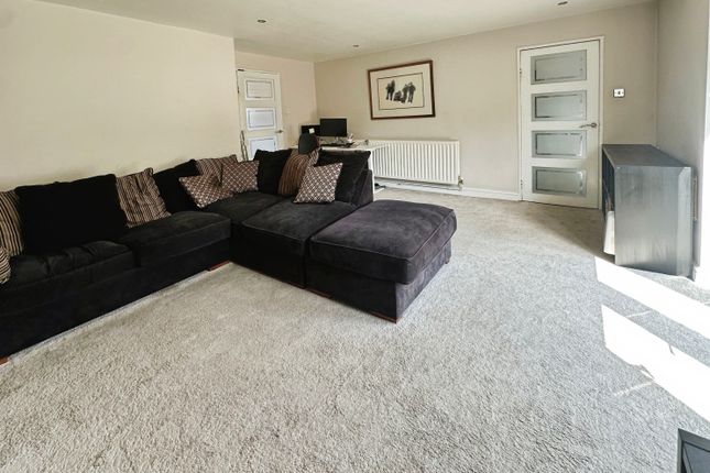 59, Lamb Crescent, Wolverhampton photo 4