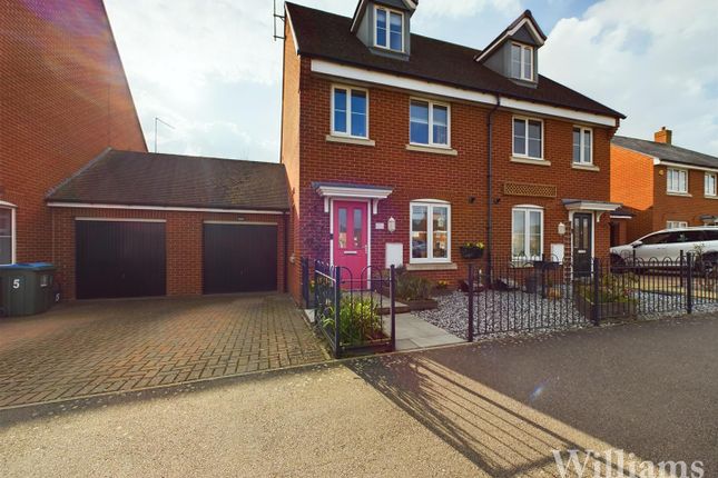 Town house for sale in Redcurrant Avenue, Berryfields, Aylesbury