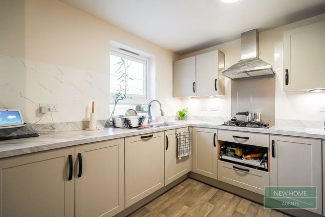 Goshawk Court, Dewsbury photo 4