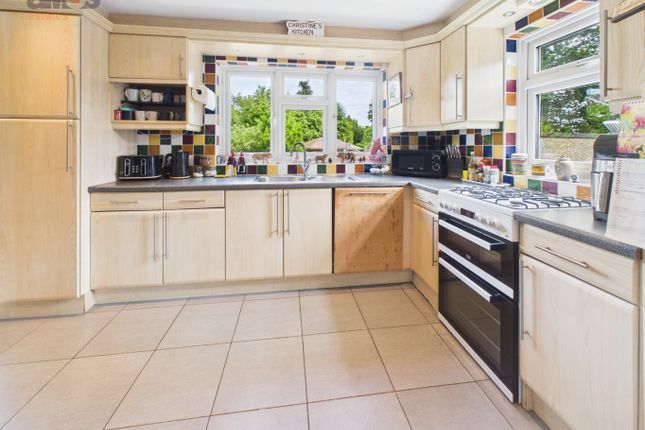 27 Hockley Rise, Hockley, Essex photo 3