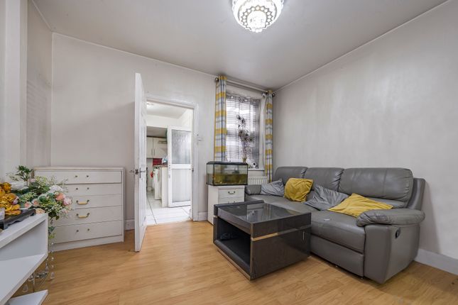 18, Moorfield Road, Cowley photo 3