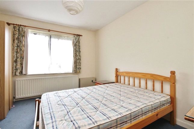 33, Mulberry Court, Surrey photo 4