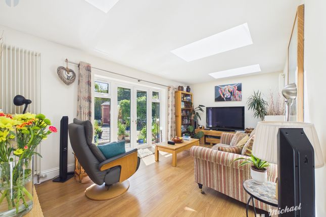 4, Ash Grove, Buckinghamshire photo 3