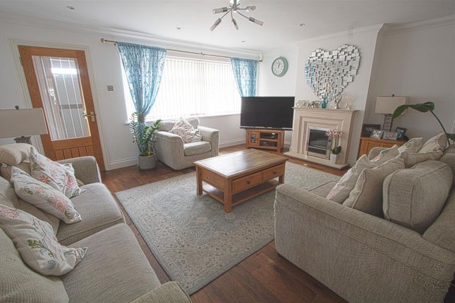 6, Dedham Close, Billericay photo 2
