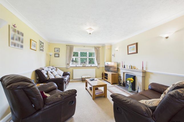3, Barnshill Close, Crediton photo 2