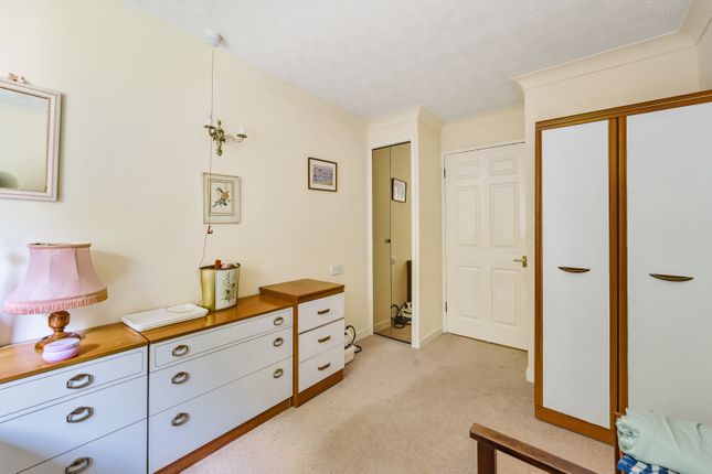 Flat for sale in Caldecott Road, Abingdon, Oxfordshire