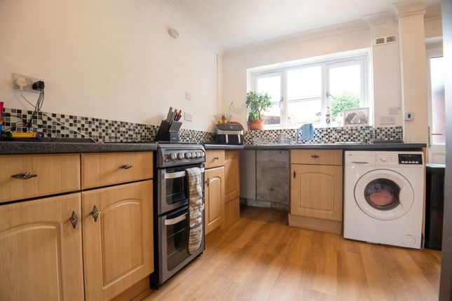 156 Shelley Road, Wellingborough photo 4